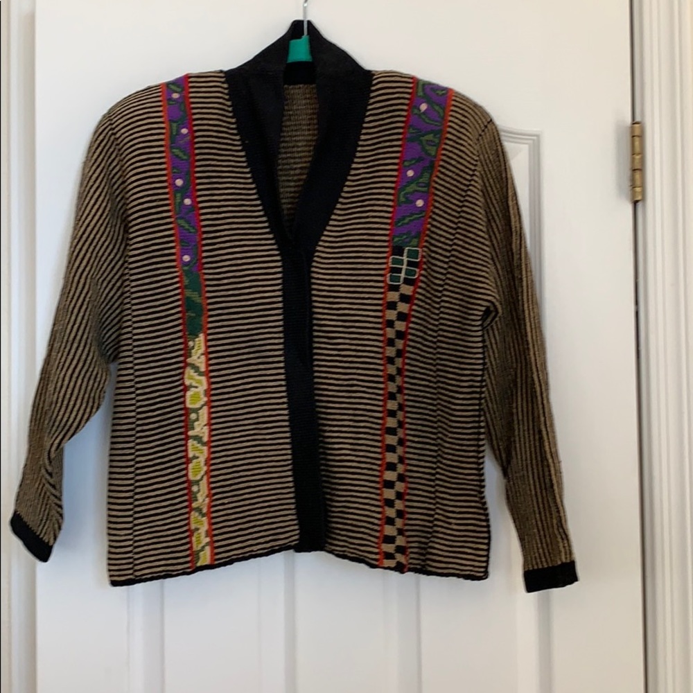 Cropped handmade sweater with color detailing